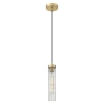 Lampa wisząca Quincy z mosiężnym wykończeniem, z przezroczystym kloszem w kształcie cylindrycznym. Zawieszona na cienkim, czarnym kablu, z oprawką na jedną żarówkę E27. Prosty design pasujący do nowoczesnych wnętrz.