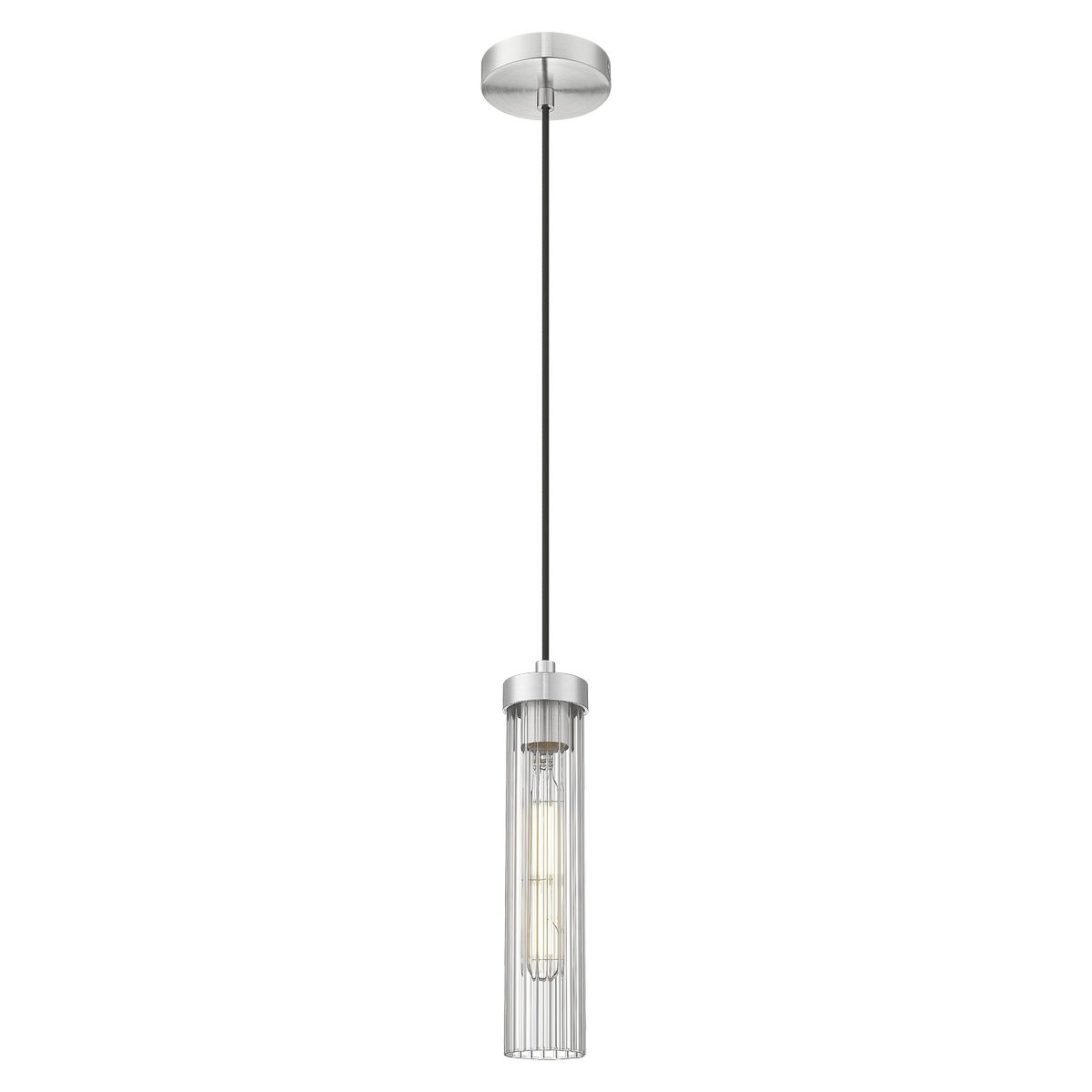 Lampa wisząca Quincy 1xE27 w kolorze nikiel satyna, z przezroczystym, prostokątnym kloszem i metalowym mocowaniem. Zawieszona na czarnym przewodzie, idealna do nowoczesnych wnętrz.