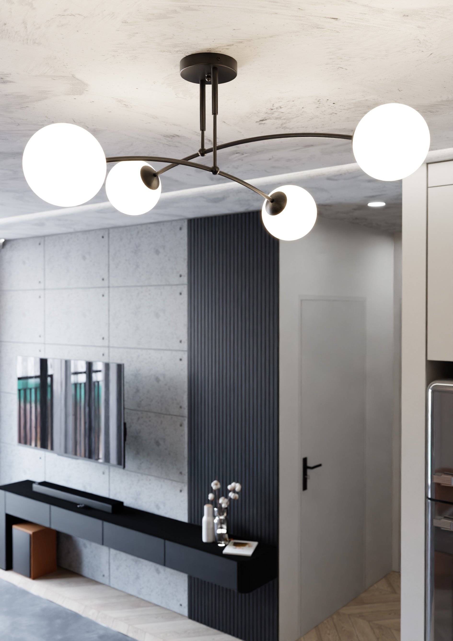 Czarna lampa sufitowa Pregos 4-punktowa z okrągłymi kloszami w białym kolorze, zamontowana na sufitowej podstawie. Ujęcie z góry, ukazujące symetryczne rozmieszczenie kloszy oraz minimalistyczny design. Tło w nowoczesnym wnętrzu z telewizorem i meblami.