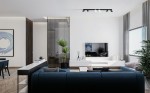 Lampa sufitowa Swing czarna, z 4 miejscami na żarówki GU10 i 2 na G9. Zawieszona na suficie, z minimalistycznym designem, w otoczeniu nowoczesnego wnętrza z kanapą i roślinami.