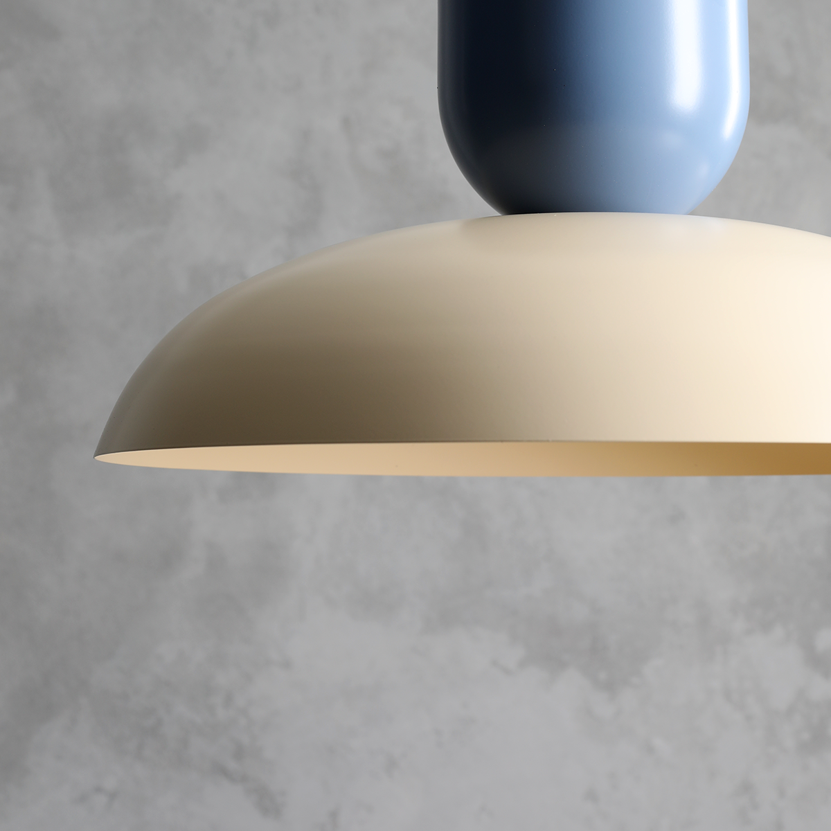 Lampa wisząca Ella z kloszem w kolorze kremowym i niebieską oprawą. Kształt okrągły, z matową powierzchnią. Widok z dołu, podkreślający detal klosza. Tło w neutralnym kolorze, co uwydatnia produkt. Idealna do nowoczesnych wnętrz.
