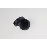 Iseo kinkiet spot LED 3W w kolorze czarnym, z okrągłą podstawą i cylindrycznym kloszem, zamontowany na ścianie. Kinkiet ma nowoczesny, minimalistyczny design, z widocznym źródłem światła skierowanym w dół. Tło proste, białe.