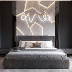 Lampa wisząca LED Emma o mocy 85W i barwie światła 4000K w kolorze złotym, zawieszona nad łóżkiem w nowoczesnej sypialni. Widoczny stylowy kształt z falującymi liniami, w otoczeniu minimalistycznego wnętrza z szarymi ścianami.