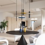 Lampa wisząca Pelta 1xGU10 w kolorze czarnym i beżowym, zawieszona w nowoczesnym wnętrzu. Produkt w kształcie cylindrów z okrągłymi, kolorowymi kloszami (żółty, niebieski, beżowy) nad okrągłym, czarnym stołem. W tle stylowe meble i rośliny.