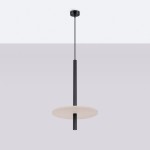 Lampa wisząca Feltro 1xG9 w kolorze czarnym i beżowym, z okrągłym kloszem z beżowego materiału i czarną metalową podstawą. Produkt zawieszony na cienkim czarnym przewodzie, widok frontalny.