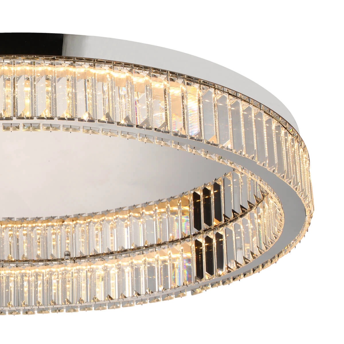 Lampa sufitowa LED Spark D80 o mocy 72W w chromowanej obudowie. Okrągły kształt z dwoma pierścieniami, wykończonymi kryształowymi elementami. Zbliżenie na detale, ukazujące przejrzystość i blask materiałów.