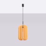 Lampa wisząca Mula D27 z kloszem w kolorze żółtym, wykonanym z teksturowanego materiału, zawieszona na czarnym kablu. Klosz ma geometryczny kształt z wyraźnymi przegrodami, montowany na suficie z minimalistycznym wykończeniem.