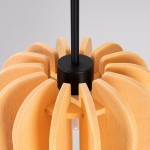 Lampa wisząca Mula D27 z czarnym metalowym mocowaniem i kloszem w kształcie kwiatowym, wykonanym z żółtego materiału. Widok z góry, ukazujący detale konstrukcji oraz fakturę materiału.