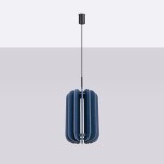 Lampa wisząca Mula D27 z jedną oprawą E27, w kolorze czarnym i granatowym. Produkt ma cylindryczny kształt z teksturowanym wykończeniem, zawieszony na cienkim kablu. Widoczna metalowa część centralna. Tło jasne, minimalistyczne.