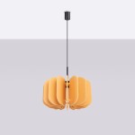 Lampa wisząca Mula D45 z kloszem w kształcie harmonijki w kolorze żółtym, zawieszona na czarnym przewodzie. Posiada miejsce na żarówkę E27. Widok frontalny, na jednolitym tle.