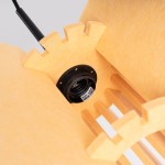 Lampa wisząca Mula D45 w kolorze czarnym i żółtym z oprawą na żarówkę E27. Widok zbliżeniowy na uchwyt żarówki, z wyraźnymi detalami materiału oraz teksturą wnętrza klosza.
