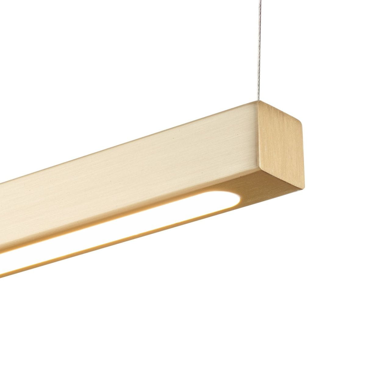 Lampa wisząca Beam 80 w kolorze złotym, wykonana z metalu. Posiada prostokątny kształt z wbudowanym oświetleniem LED 2x8W, 4000K. Zawieszona na cienkim przewodzie, z widocznym detalem świetlnym wzdłuż boku.