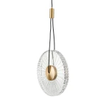 Lampa wisząca LED Sunblast 5W 3000K w złotym wykończeniu. Okrągła, przezroczysta klosz z teksturą, zawieszona na czarnym przewodzie. Centralna złota oprawa, elegancki design, idealna do nowoczesnych wnętrz.