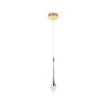 Lampa wisząca LED Dalma 4W w kolorze złotym, o smukłym, kroplowym kształcie. Posiada przezroczystą szklaną końcówkę, zawieszona na cienkim przewodzie, montowana na okrągłej podstawie sufitowej. Tło proste, białe.