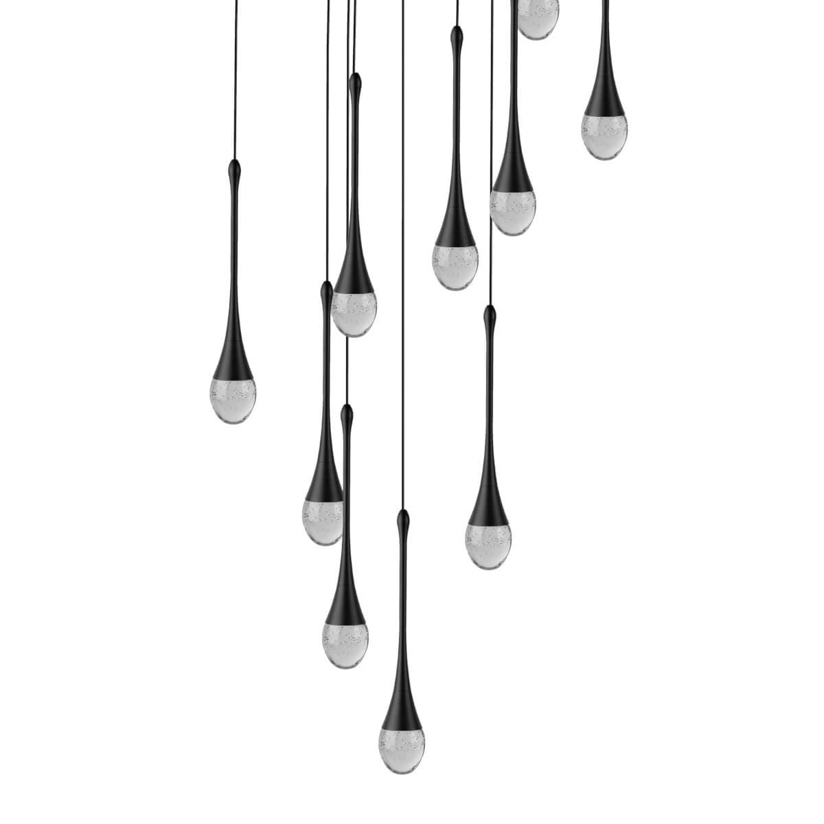 Lampa wisząca Dalma z 14 diodami LED, o mocy 56W, w kolorze czarnym. Wyposażona w szklane klosze w kształcie kropli, zwisające na długich, cienkich linach. Prosta forma, idealna do nowoczesnych wnętrz.
