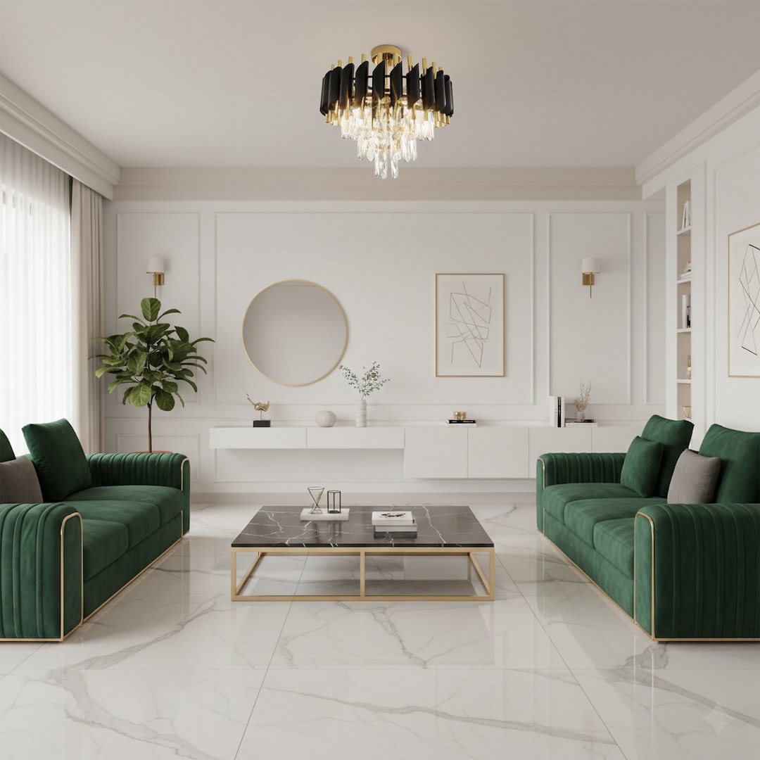 Lampa sufitowa Cristal 5xE14 w złotym wykończeniu, z czarnymi akcentami i kryształowymi detalami, zawieszona na gładkim suficie. Produkt znajduje się w nowoczesnym wnętrzu z zieloną sofą oraz białymi ścianami.