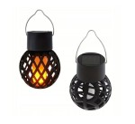 Lampka wisząca solarna Glovi w kolorze czarnym, o zaokrąglonym kształcie z dekoracyjną siatką. Wyposażona w uchwyt do zawieszenia oraz świecącą, pomarańczową diodę LED wewnątrz. Dwa warianty widoczne w zbliżeniu.