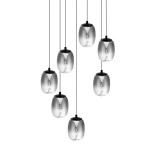 Lampa wisząca Pamela z 7 kloszami LED 35W, w kolorze czarnym z przydymionym szkłem. Klosze o owalnym kształcie, zawieszone na cienkich linkach, tworzą nowoczesną aranżację. Ujęcie z góry, ukazujące rozmieszczenie lamp.