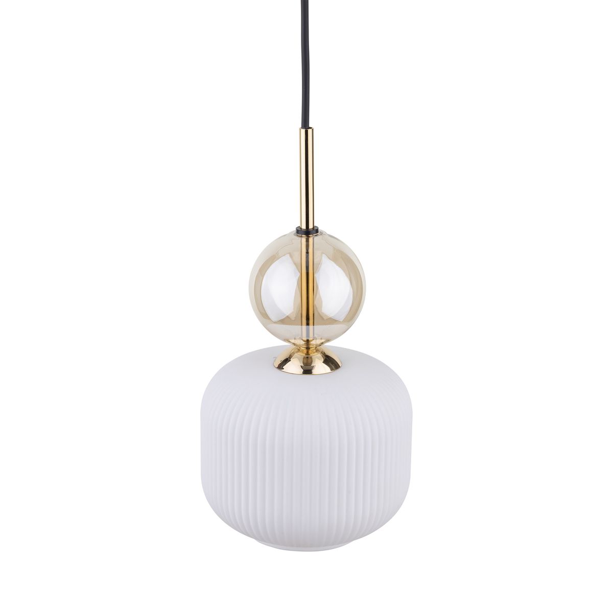 Lampa wisząca Sophia z jednym gniazdem E14, posiada biały, teksturowany klosz w kształcie kulistego abażuru oraz przezroczystą, szklaną kulę na górze. Metalowe elementy w kolorze złotym nadają elegancki akcent. Ujęcie z boku, na jednolitym tle.