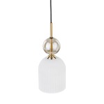 Lampa wisząca Sophia z kloszem w białym kolorze, wykonana z teksturowanego materiału. Posiada złotą oprawę oraz przezroczystą kulę na górze. Ujęcie frontalne, lampa zawieszona na cienkim, czarnym przewodzie. Idealna do nowoczesnych wnętrz.