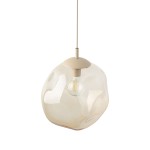 Lampa wisząca Lava Sabia D35 w kolorze beżowym, z przezroczystym, organicznie uformowanym kloszem. Zawieszenie z metalowym mocowaniem i żarówką E27. Oświetlenie w stylu nowoczesnym, wiszące, w kształcie nieregularnej bryły.