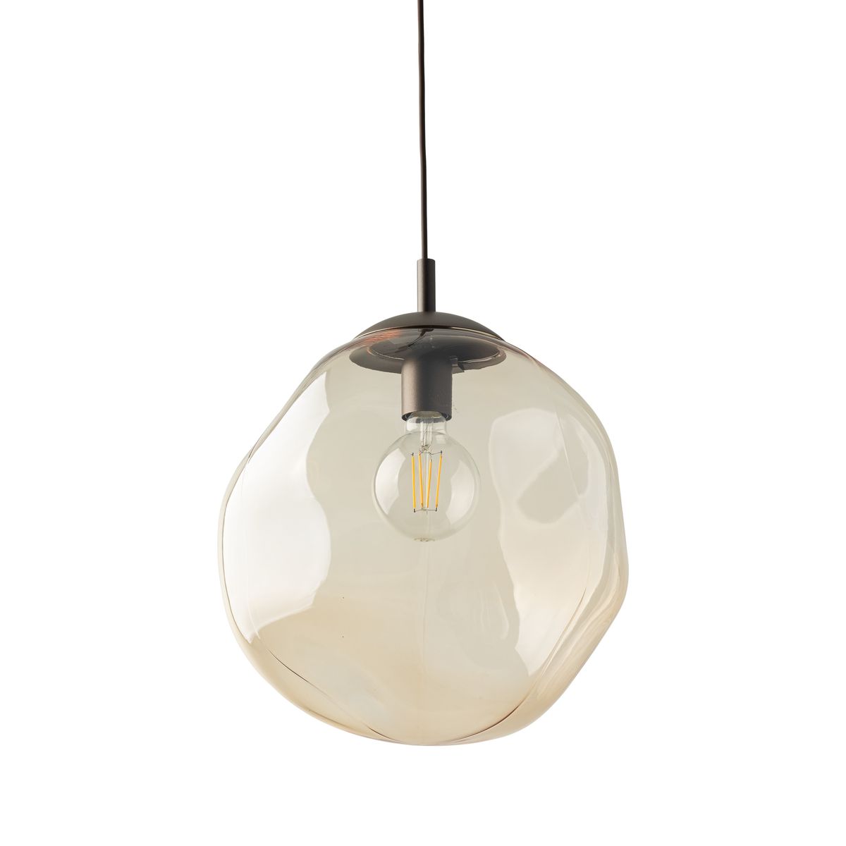 Brązowa lampa wisząca Lava Brown D35 z kloszem w kształcie kropli, wykonana ze szkła, z widoczną żarówką E27. Zawieszona na czarnym przewodzie, prezentuje nowoczesny design, idealna do wnętrz. Klosz ma delikatną, teksturowaną powierzchnię.