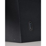 Kinkiet LED 6W w kolorze czarnym z portem USB i ładowarką indukcyjną NFC. Ujęcie zbliżeniowe na port USB, umieszczony na krawędzi podstawy, z matową fakturą obudowy.