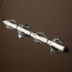 Lampa wisząca LED Elva 30W, kolor czarny/grafitowy, z przezroczystymi, falującymi kloszami. Ujęcie z boku, z widoczną żarówką LED. Elegancki design, idealna do nowoczesnych wnętrz.