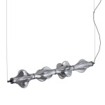 Lampa wisząca LED Elva 30W 3000K w kolorze czarnym i grafitowym, o nowoczesnym, falistym kształcie. Zawieszona na cienkim przewodzie, prezentuje się minimalistycznie na białym tle, idealna do nowoczesnych wnętrz.