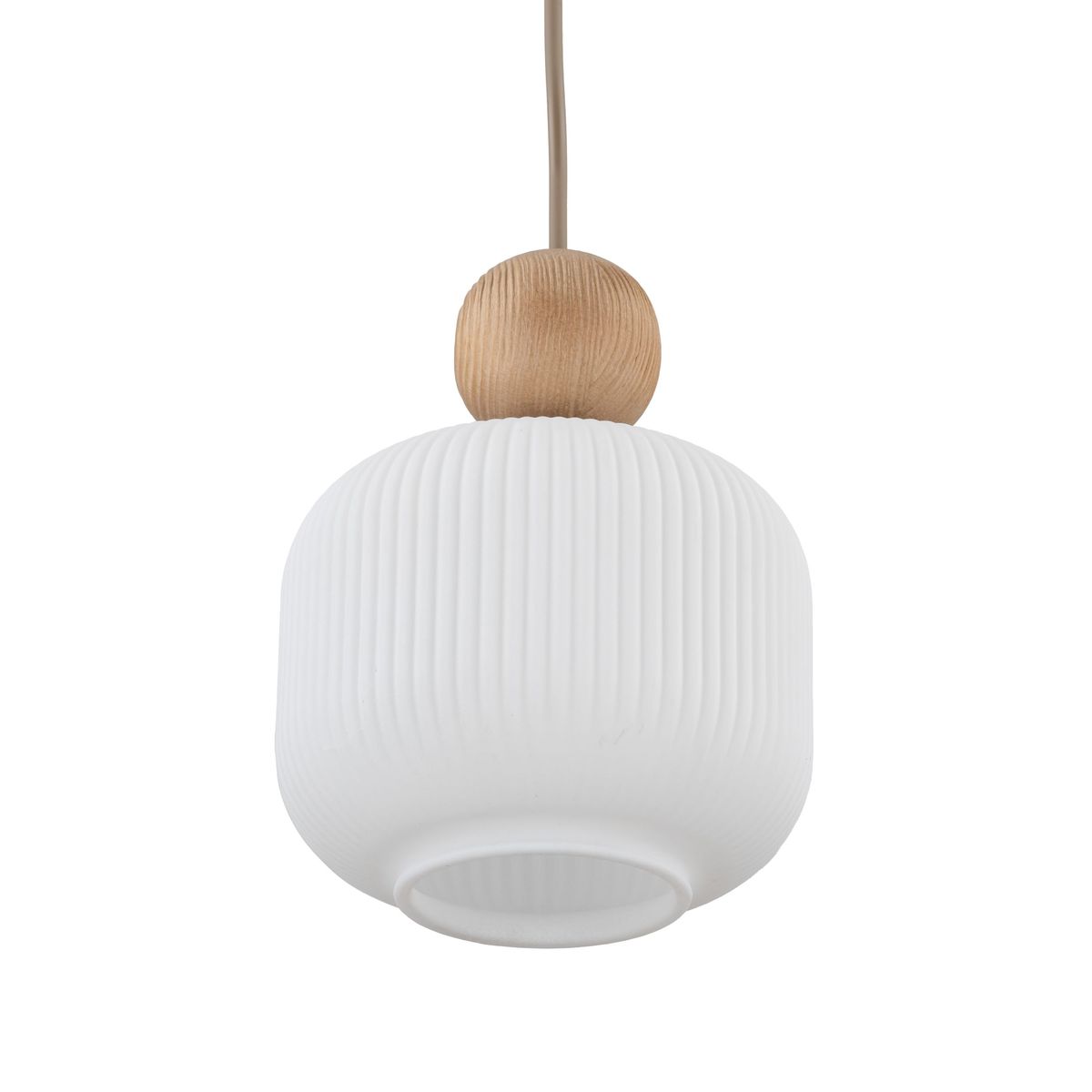 Lampa wisząca Ballo z kloszem w kolorze białym z wypustkami i drewnianą kulą u góry, zawieszona na jasnym przewodzie. Kształt okrągły, 1xE14, idealna do nowoczesnych wnętrz. Tło proste, podkreślające detale lampy.