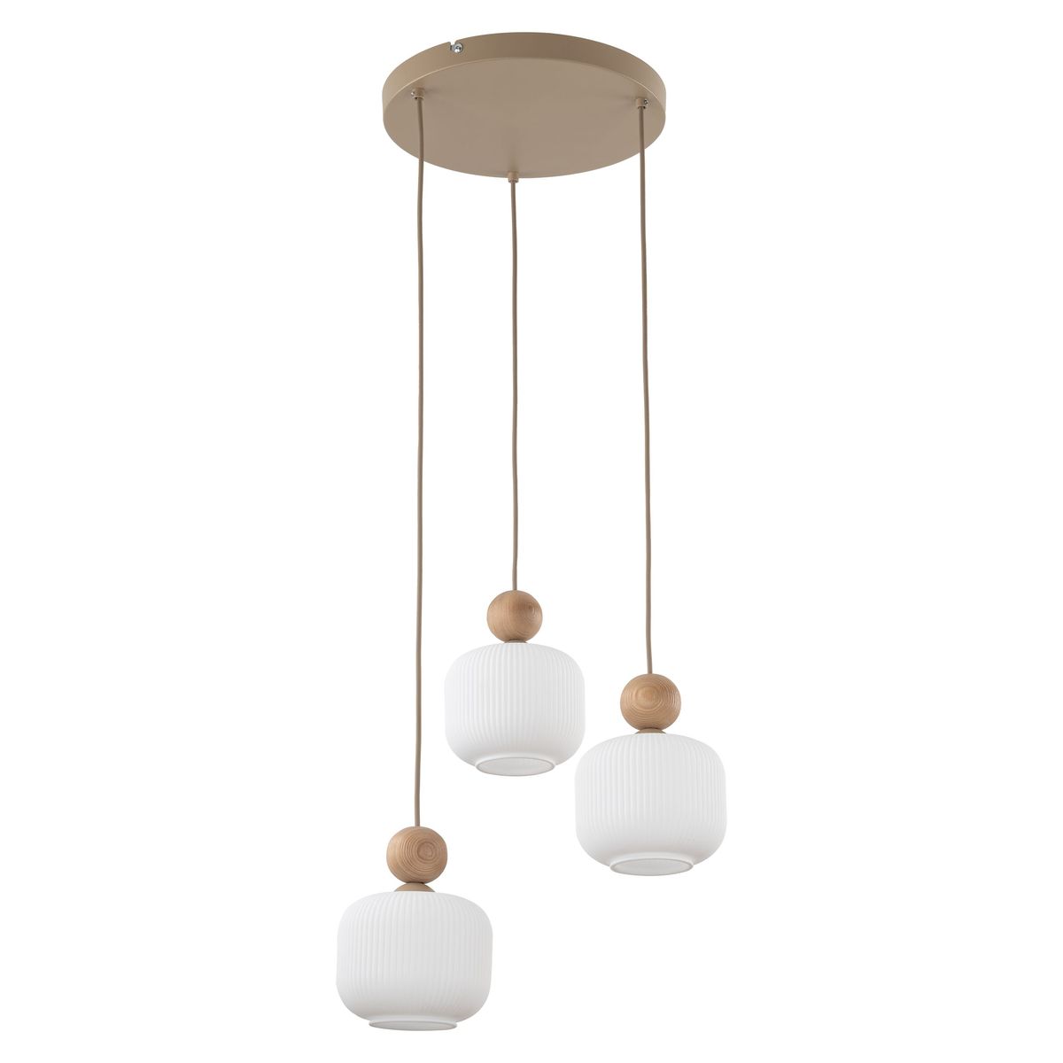 Lampa wisząca Ballo w kolorze beżowym z trzema kloszami w kształcie kul, wykonanymi z białego szkła z pionowymi żłobieniami. Klosze zawieszone na brązowych przewodach, z drewnianymi elementami u góry. Montaż sufitowy, elegancka i nowoczesna forma.