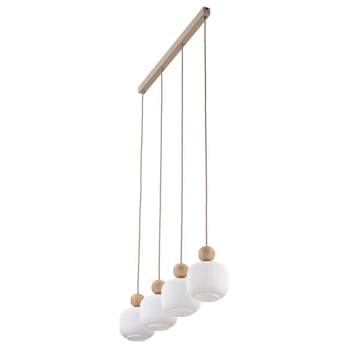 Lampa wisząca Ballo w kolorze beżowym z czterema kloszami E14. Klosze mają okrągły kształt i teksturowaną powierzchnię, zawieszone na długich, beżowych przewodach z drewnianymi elementami. Produkt zamontowany na prostokątnej podstawie.