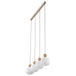 Lampa wisząca Ballo w kolorze beżowym z czterema kloszami E14. Klosze mają okrągły kształt i teksturowaną powierzchnię, zawieszone na długich, beżowych przewodach z drewnianymi elementami. Produkt zamontowany na prostokątnej podstawie.