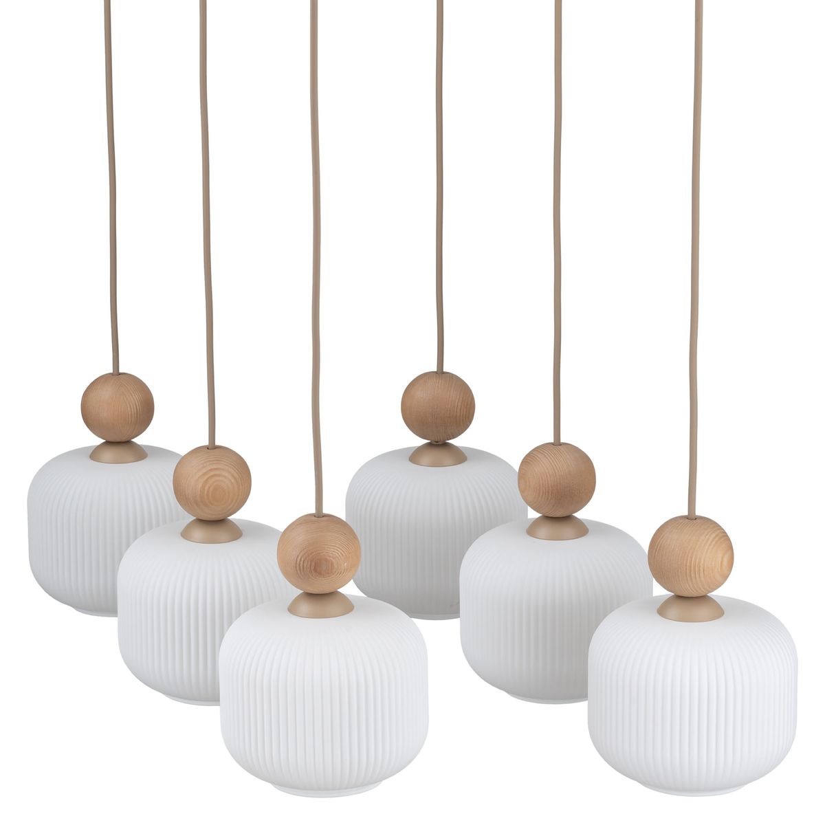 Beżowa lampa wisząca Ballo z sześcioma kloszami E14, z widocznymi, pionowymi żłobieniami. Klosze mają okrągły kształt i są połączone z drewnianymi kulistymi elementami. Lampa zawieszona na długich, jasnych przewodach.