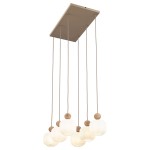 Lampa wisząca Ballo w kolorze beżowym z sześcioma kloszami E14, zawieszona na długich kablach. Klosze mają zaokrąglony kształt z teksturowanego szkła, a u góry ozdobione są drewnianymi elementami. Montaż na prostokątnej podstawie.