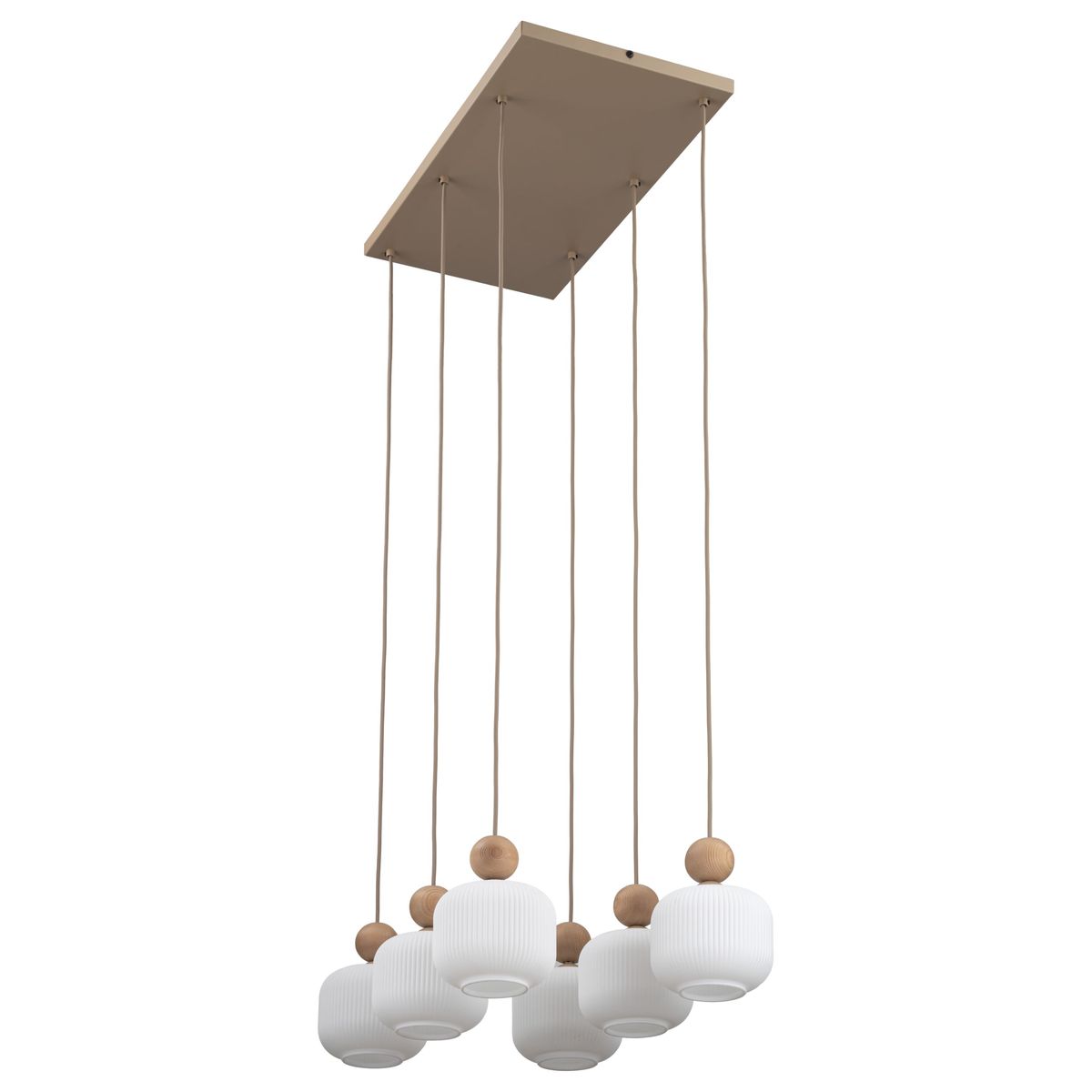 Lampa wisząca Ballo w kolorze beżowym z sześcioma kloszami w białym kolorze, zawieszona na długich, sznurkowych przewodach. Klosze mają delikatnie żłobioną fakturę i drewniane detale. Ujęcie z przodu, ukazujące całą lampę.