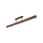 Lampa sufitowa LED Viga Wood 14W 3000K w kolorze czarnym i orzechowym, o prostokątnym kształcie. Ujęcie frontalne, zawieszona na czarnym uchwycie. Wysoka jakość wykonania z drewnianymi detalami, idealna do nowoczesnych wnętrz.