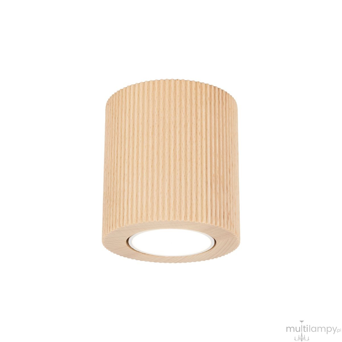 Lampa sufitowa Eve Corte 1xGU10 w kolorze naturalnego buku, o cylindrycznym kształcie z karbowaną powierzchnią. Zainstalowana w pozycji wiszącej, z otwartym kloszem, ujawniającym źródło światła. Tło proste, białe.