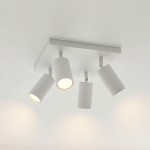 Lampa sufitowa Spoti SQ z czterema reflektorami GU10 w białym kolorze. Ułożona na prostokątnej podstawie, z dwoma reflektorami skierowanymi w dół, a dwa w poziomie. Nowoczesny design, idealna do oświetlenia wnętrz.