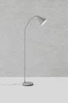 Lampa podłogowa LED Funil 4,9W w kolorze szarym, o minimalistycznym designie. Posiada stożkowy klosz i smukłą, metalową nogę. Ujęcie z boku, na jednolitym tle. Stabilna, okrągła podstawa zapewnia solidność.