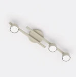 Lampa sufitowa 3xGX53 w kolorze mokka z okrągłymi kloszami. Produkt montowany na suficie, z trzema źródłami światła rozmieszczonymi na prostokątnej, poziomej ramie. Prosty, minimalistyczny design na jasnym tle.