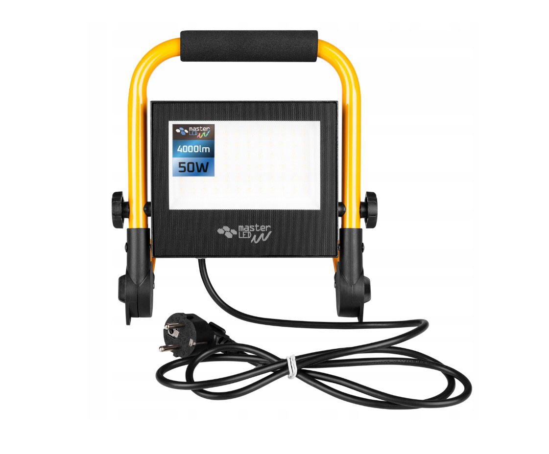 Naświetlacz LED przenośny 50W z mocą 4000lm, barwą światła 4500K, o stopniu ochrony IP65. Produkt w kolorze czarnym z żółtymi elementami, z uchwytem i kablem z wtyczką, ustawiony frontalnie na stelażu.