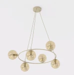 Lampa wisząca Azura 6xE14 w kolorze mokka/bursztyn, z pięcioma szklanymi kloszami w kształcie kul, zawieszona na cienkich linkach. Okrągła podstawa w neutralnym kolorze, z minimalistycznym designem, idealna do nowoczesnych wnętrz.