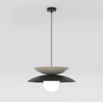 Lampa wisząca Nagoya 1xG9 w kolorze czarnym i mokka. Składa się z dwóch talerzowych kloszy – górny w odcieniu mokka, dolny czarny, z białą kulistą żarówką na dole. Zawieszona na cienkim, czarnym przewodzie. Prosta, nowoczesna forma.