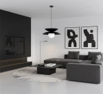 Lampa wisząca Nagoya w kolorze czarnym, z pojedynczym źródłem światła G9, zawieszona w nowoczesnym wnętrzu. Kształt nawiązujący do minimalistycznego stylu, z okrągłym białym kloszem pośrodku, w otoczeniu ciemnych mebli i monochromatycznych obrazów.