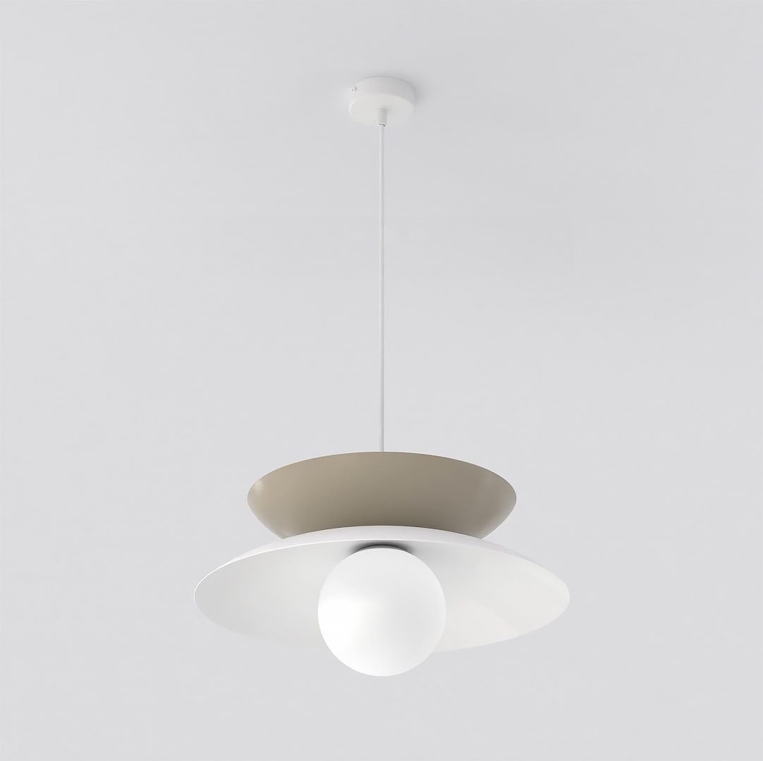 Lampa wisząca Nagoya w kolorze białym i mokka, z okrągłym kloszem i centralną żarówką G9. Ujęcie frontalne, zawieszona na cienkim przewodzie. Proste tło podkreśla minimalistyczny design lampy.