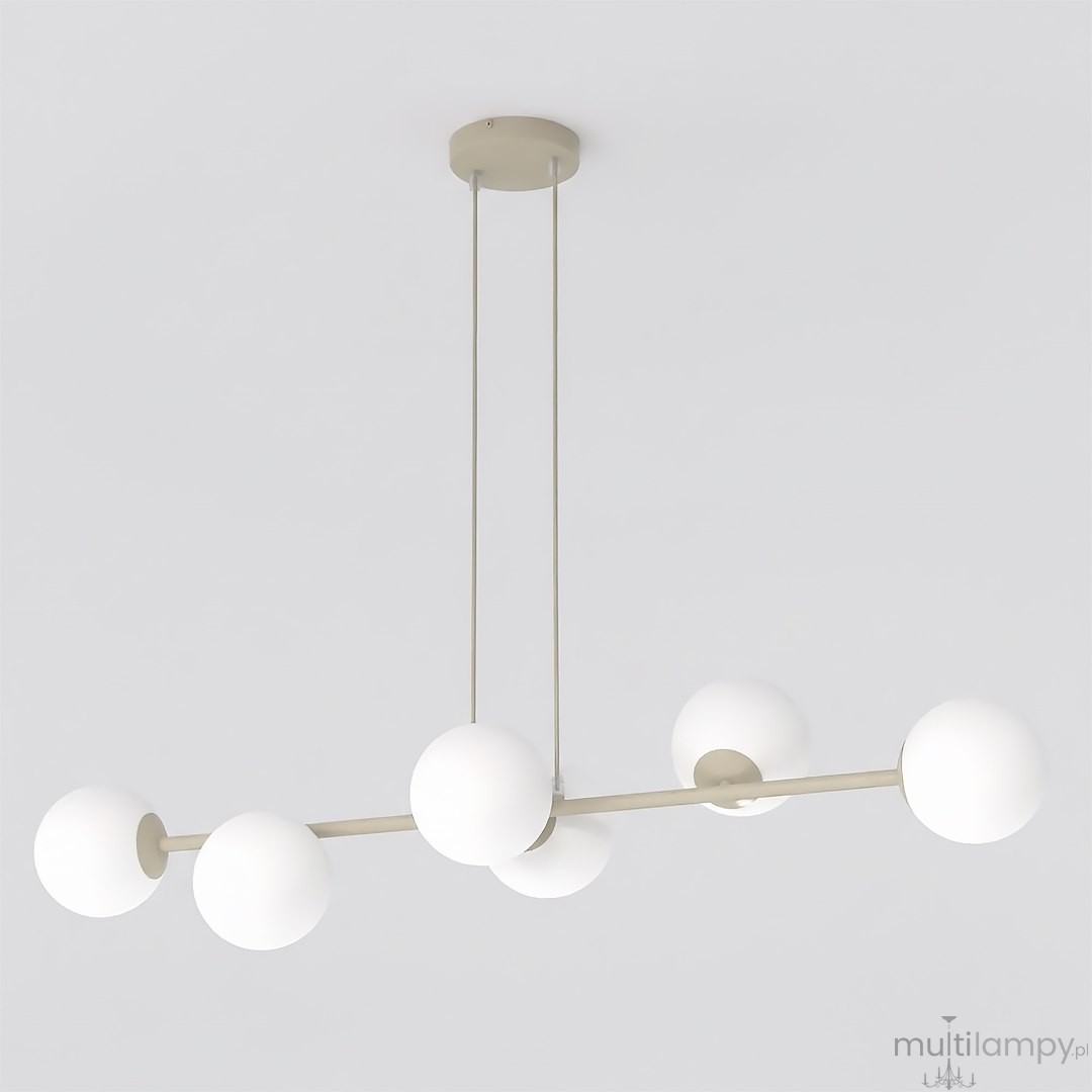 Lampa wisząca Magnus 6xE14 w kolorze mokka i białym, z sześcioma okrągłymi kloszami z matowego szkła, zawieszona na cienkich linkach. Prosta konstrukcja w nowoczesnym stylu, montowana sufitowo, na jednolitym, jasnym tle.
