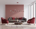 Lampa wisząca Magnus 8xE14 w kolorze burgundowym z transparentnymi kloszami, montowana na suficie, w nowoczesnym wnętrzu z szaro-burgundową kanapą i okrągłym dywanem. Widać również dwa czerwone fotele i stół kawowy.