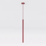 Lampa wisząca Selter 1xG9 w kolorze burgundowym, w formie smukłego, prostokątnego słupka. Produkt zawieszony na cienkim kablu, z okrągłą podsufitką. Tło białe, co podkreśla kolor lampy.