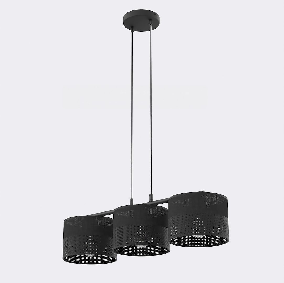 Lampa wisząca Karbon 3xE27 w kolorze czarnym. Składa się z trzech cylindrycznych kloszy z perforowanego materiału, zawieszonych na dwóch cienkich linkach. Całość montowana na okrągłej podsufitce.